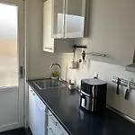 شقة Mercedes' In